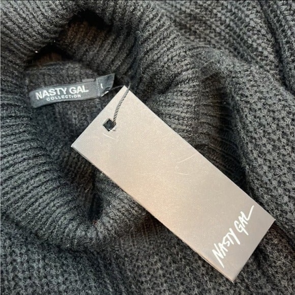 Nasty Gal Black Turn On Turtleneck Cropped Sweater Size L NWT - Picture 6 of 9